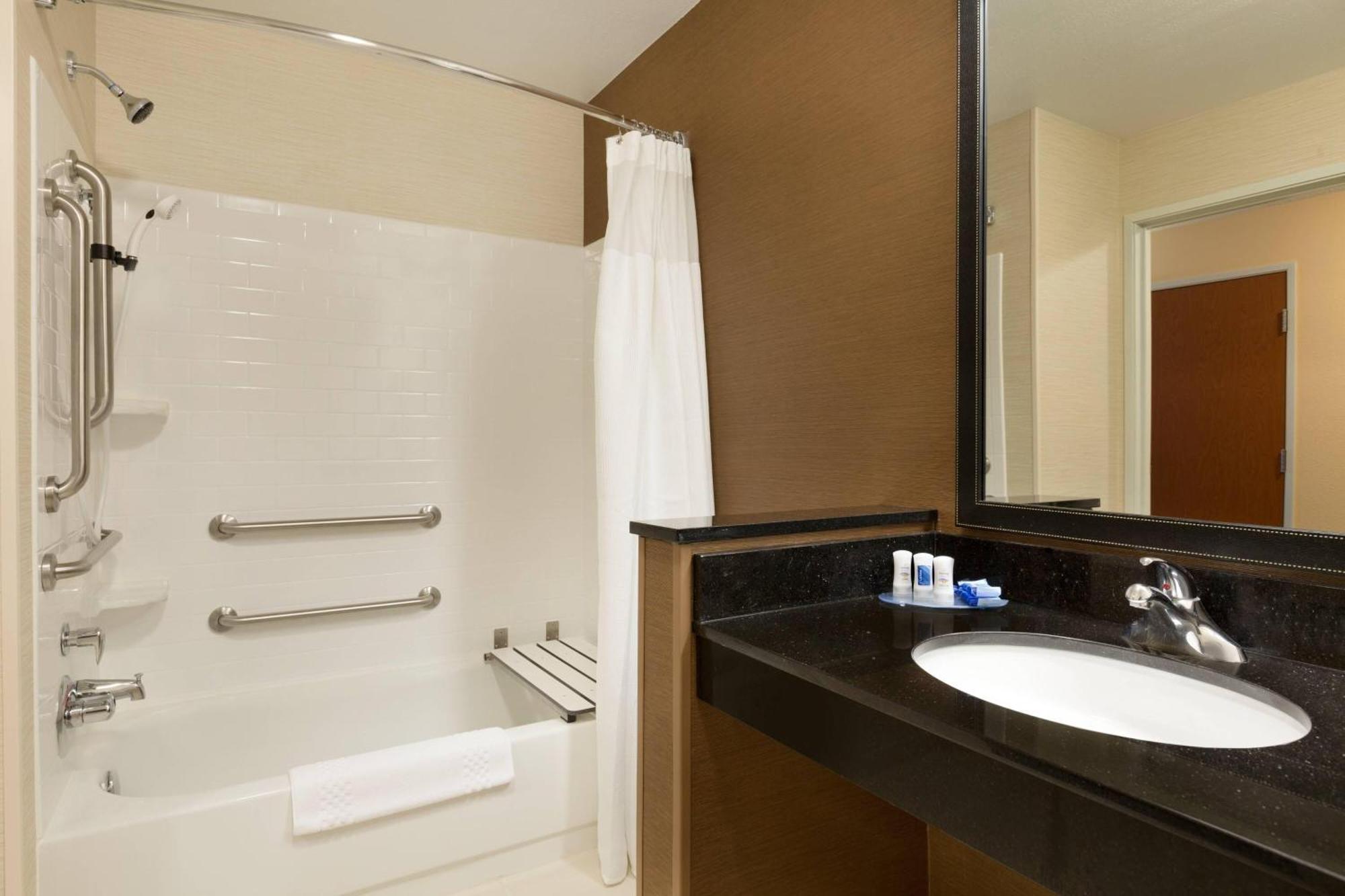 Fairfield Inn & Suites Bismarck South Екстериор снимка