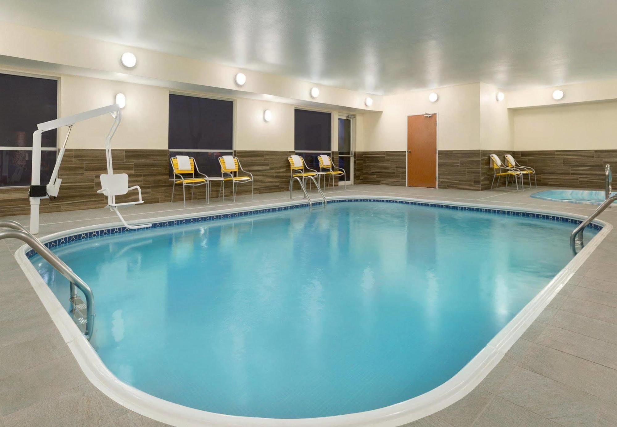 Fairfield Inn & Suites Bismarck South Екстериор снимка
